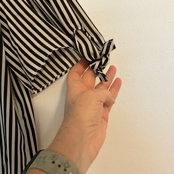 Ann Taylor factory cute striped blouse. Petite. - Picture 3 of 5